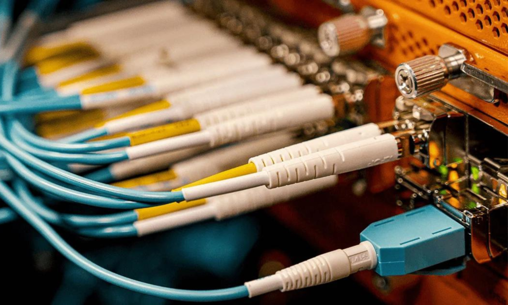 Peran Fiber Optik dalam Infrastruktur Telekomunikasi